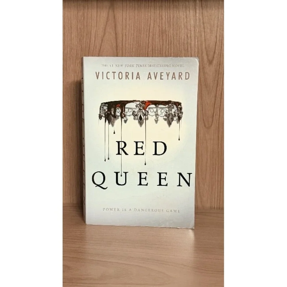 Red Queen *HAND SIGNED* by Victoria Aveyard